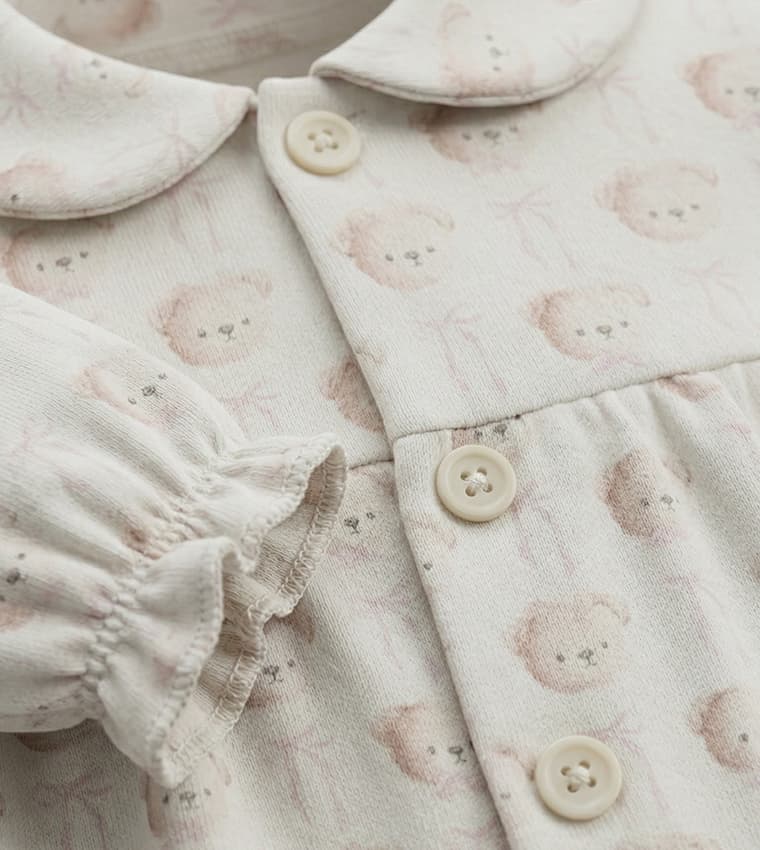 Product view https://mage-cdn.babiesandmore.com/catalog/product/e/k/ekngvp151s26_4.jpg1