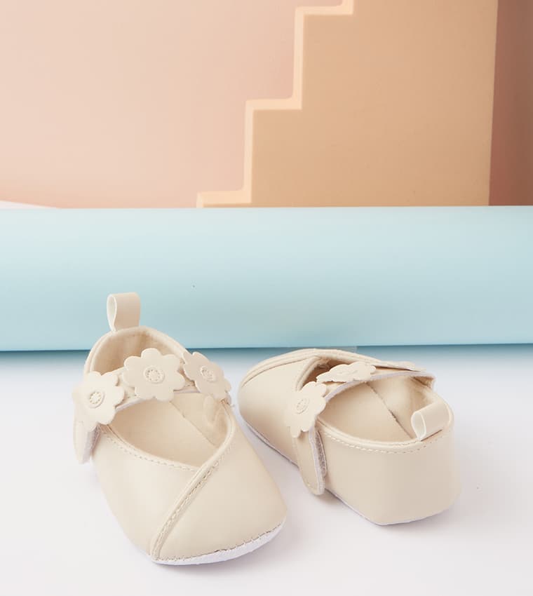 Product view https://mage-cdn.babiesandmore.com/catalog/product/e/y/eyngbs49s25_2_1.jpg1